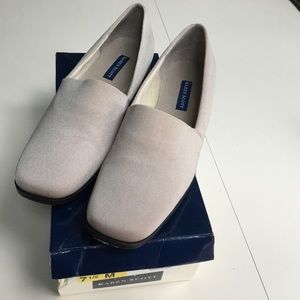 Ladies Taupe Stretch Cloth Flat Shoes by Karen Scott - Size 7 1/2 - NIB